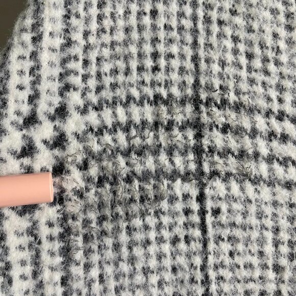 Chico's Womens Black Gray Fringe Hem Plaid Relaxed Cape Sweater Size L/XL - Picture 7 of 11